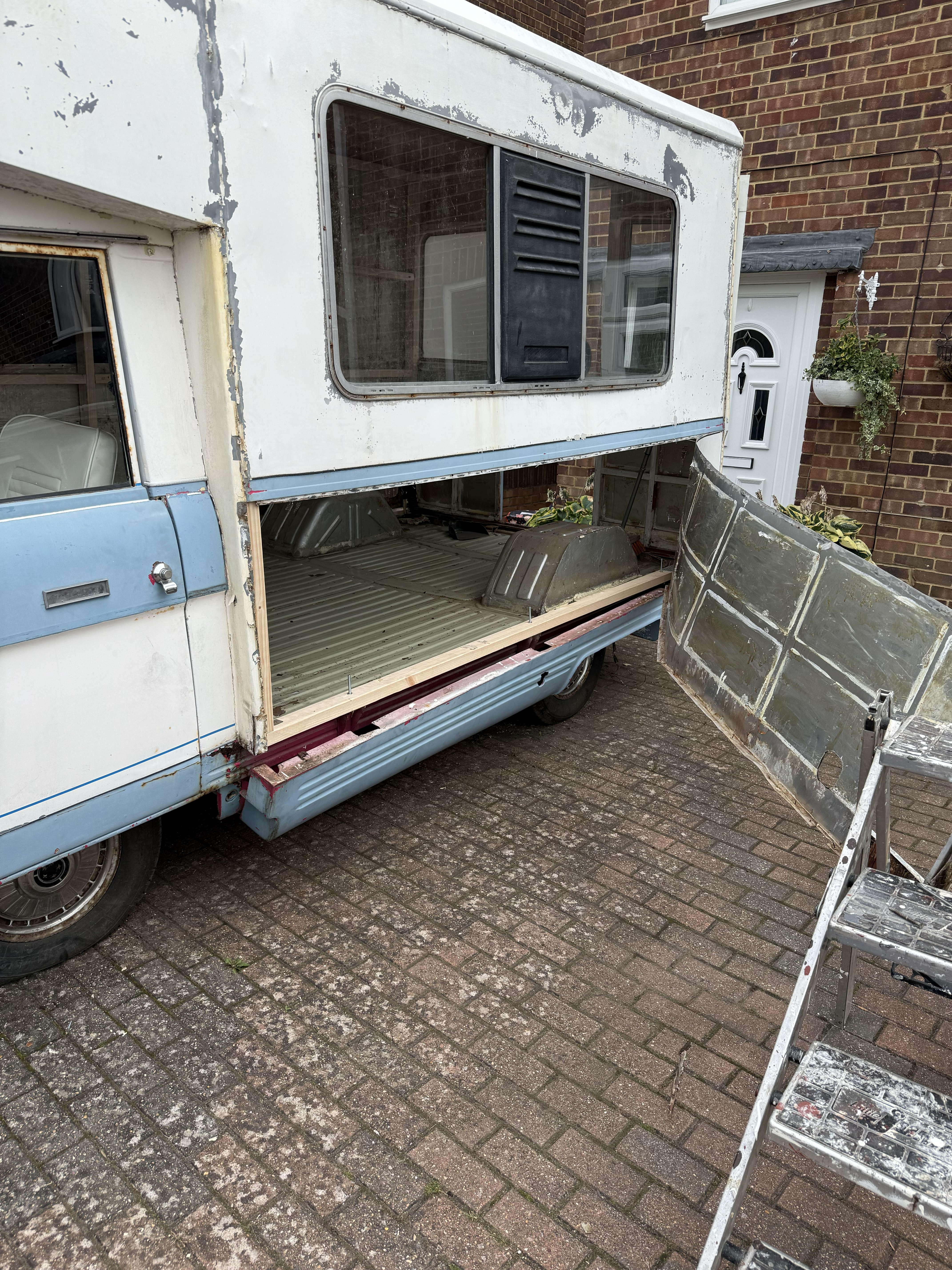 Betty with the original side panel removed
